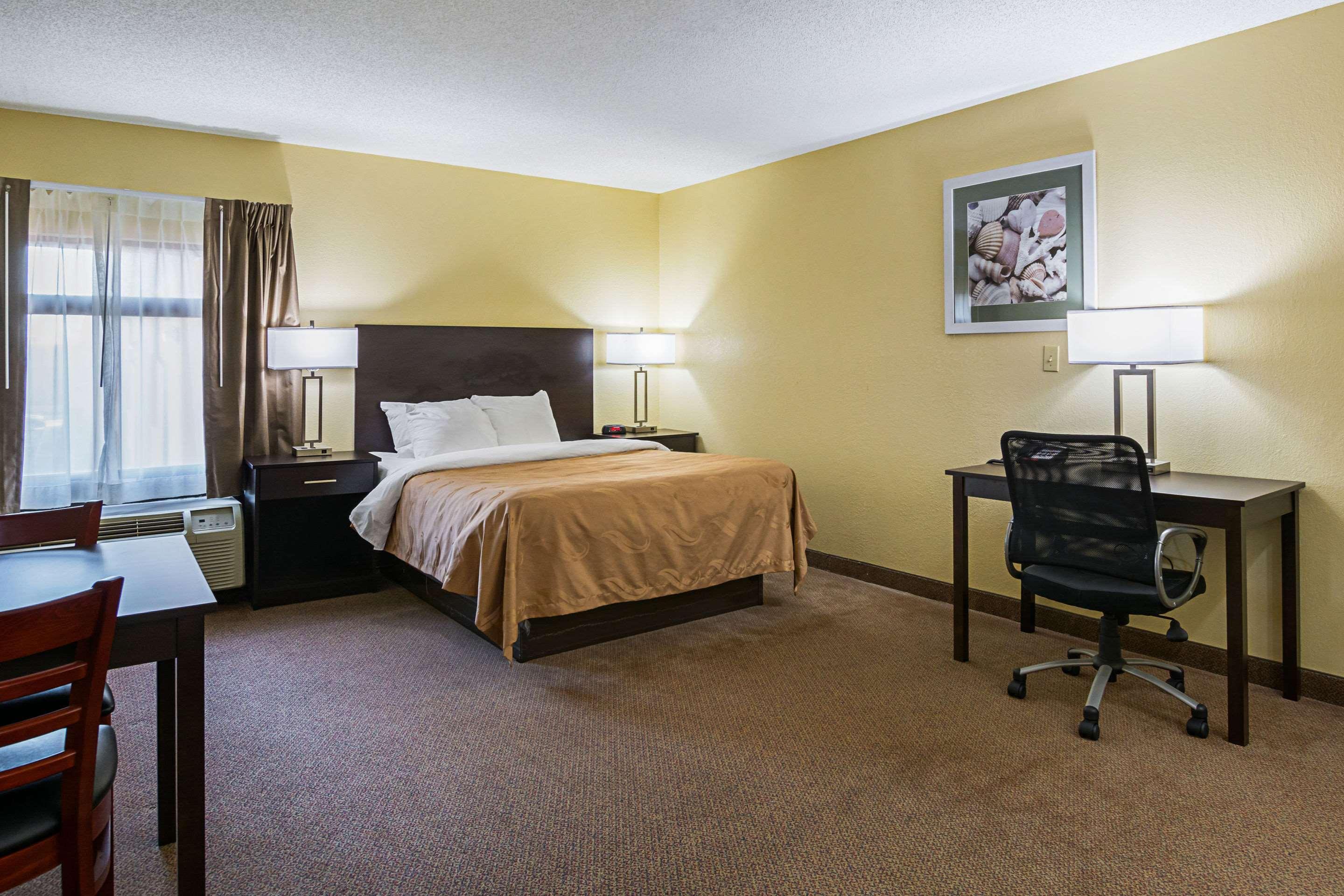 Quality Inn & Suites Greensburg I-74 Exterior photo