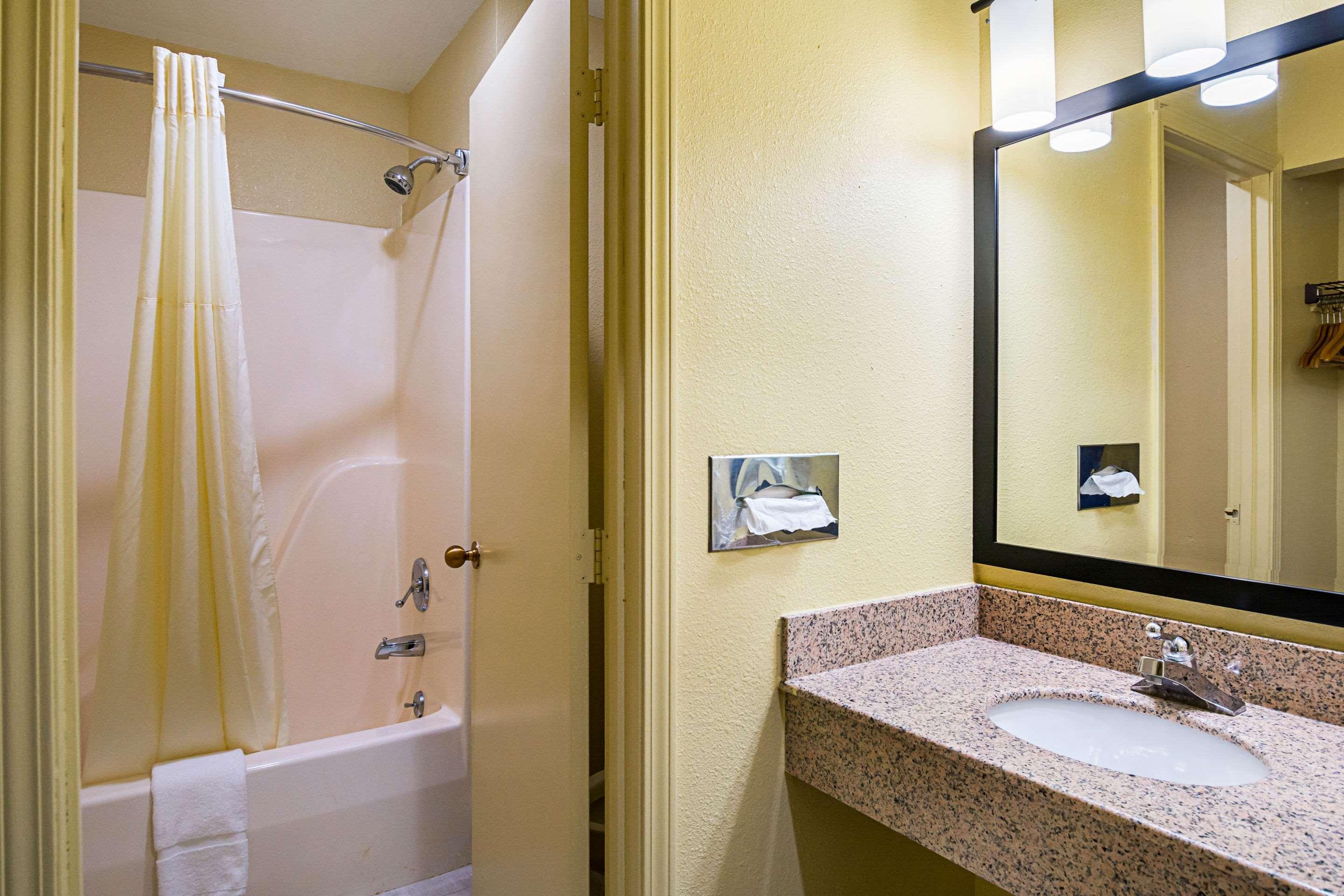 Quality Inn & Suites Greensburg I-74 Exterior photo